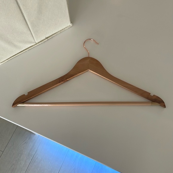 25 wooden hangers with rose gold hooks - Picture 1 of 2